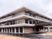 三階建ての建物外観  