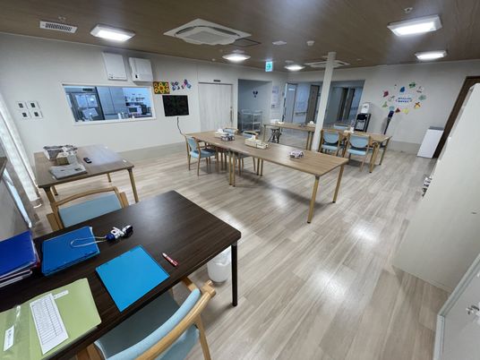 広々としたラウンジ