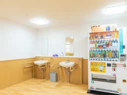 飲み物と洗面のスペース