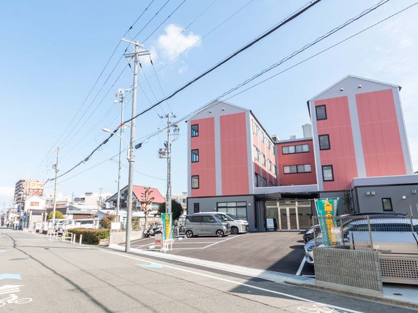 カラー建物の外観
