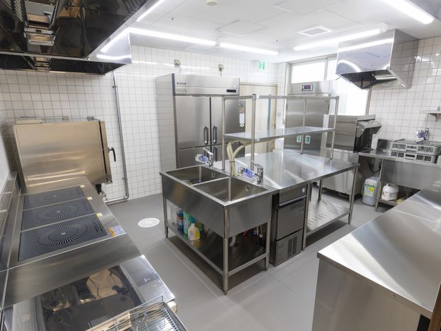 モダンな設備のキッチン キッチン 広々としたモダンなキッチンでは、効率的に調理作業が行えます。設備も充実している環境です。