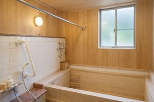 木の温もり感じる浴室