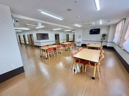 陽光が差し込むダイニングルーム