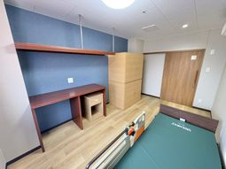 家具の整った居室