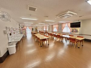 明るいスペースの食堂