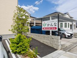 建物前の案内看板  