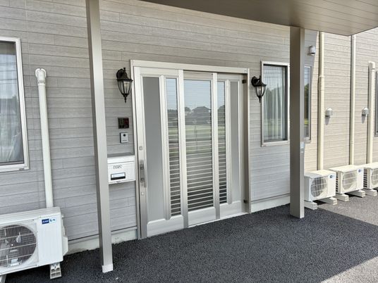 建物の玄関