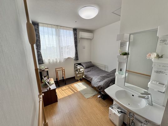 暖かな光が入る居室