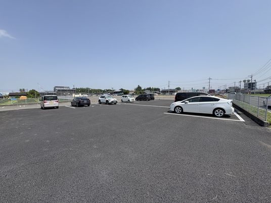 広い駐車場