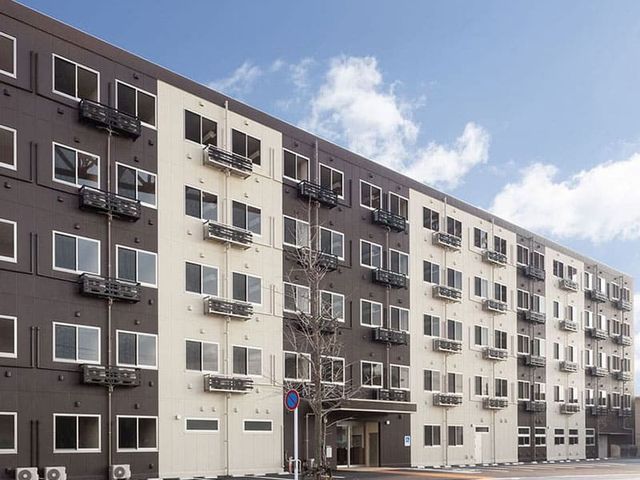 現代的な外観 外観 スタイリッシュなデザインが特徴の建物です。清潔感があり、快適に働ける環境が整っています。