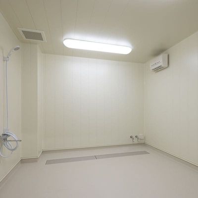 広々とした浴室