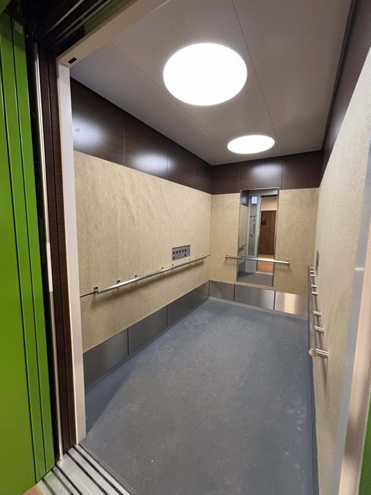 安全に配慮したエレベーター