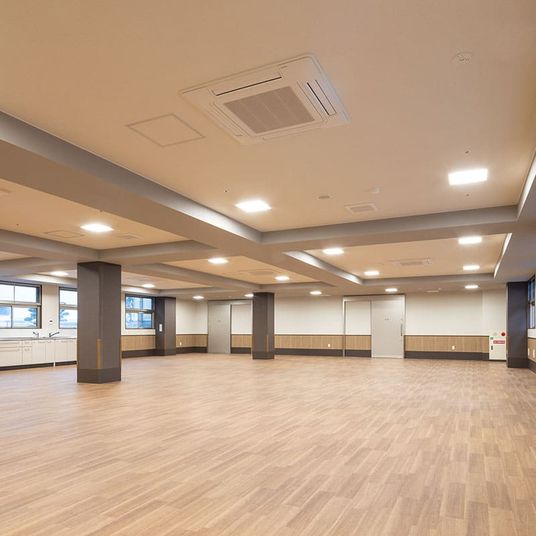 広い空間の室内