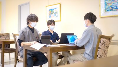 あたたかみのある空間のラウンジ