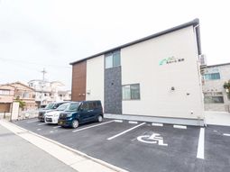 駐車場付きの外観