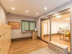 広々とした出入口廊下