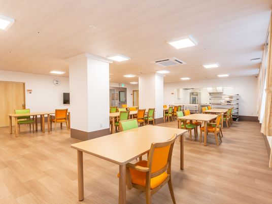 自然光が入る快適空間ダイニングルーム