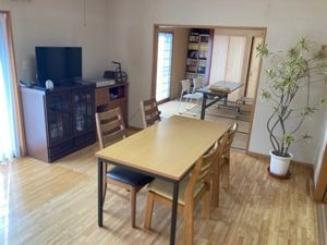 食堂の明るい室内  