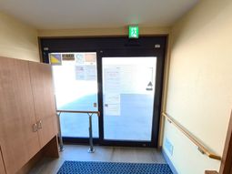 ゆったり通れるエントランス