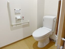 バリアフリー設計のトイレ