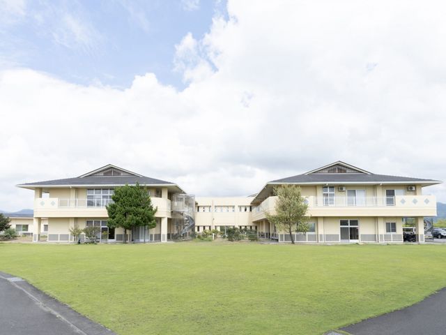 広々とした快適な居室 居室 ゆったりとした空間の居室です。窓からは自然光が入り、開放感あふれる環境で過ごせます。