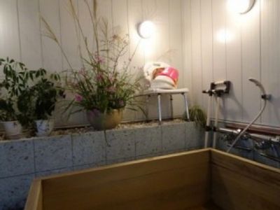 落ち着いた雰囲気の浴室