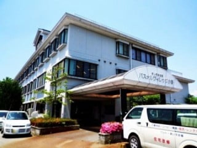 立派な建物外観 外観   しっかりとした構造のある建物です。エントランス前には車も停車しやすくなっています。