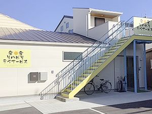 外観の階段  