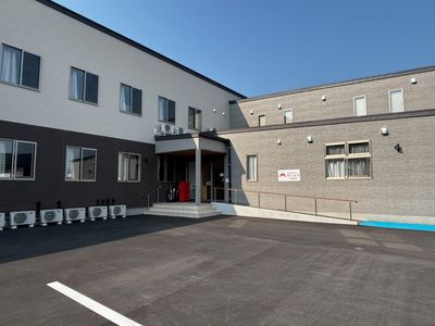 広々とした建物の外観