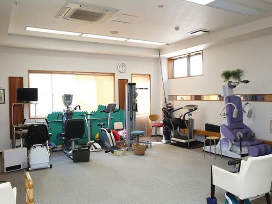 機能訓練室の運動機器  