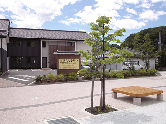 外観と看板  