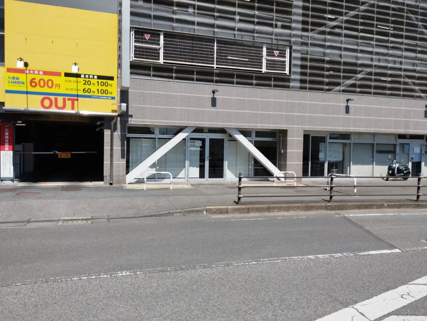 ドットライフ成田の外観
