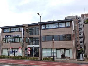 学習塾が入る建物外観  