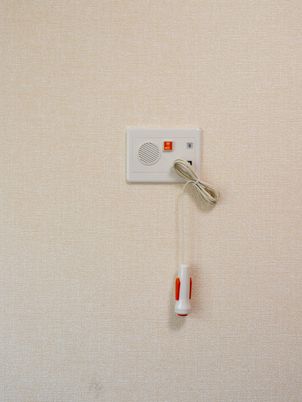 ナースコールボタンの壁