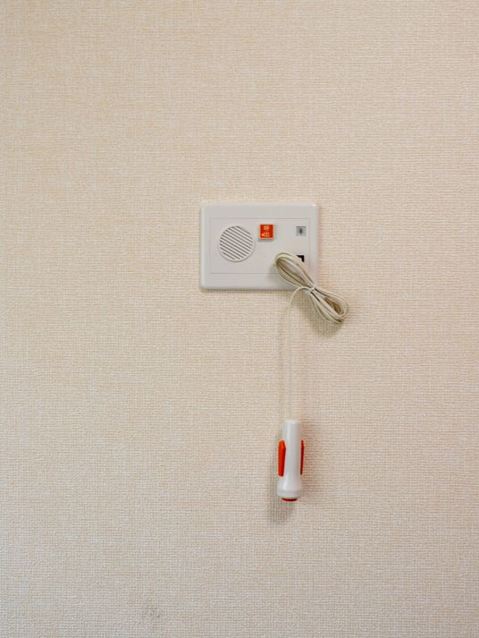 ナースコールボタンの壁