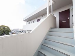 屋外階段と廊下
