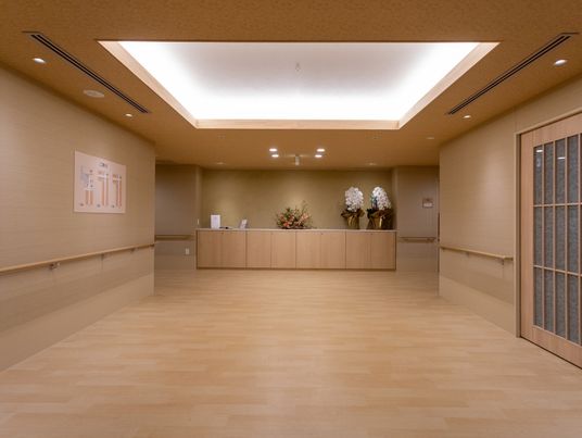 落ち着いた雰囲気のエントランス