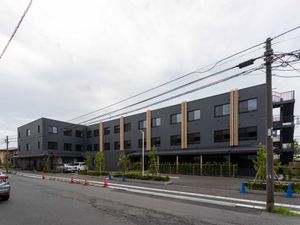 ゆったりと広がる建物外観