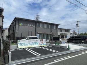 看板前の建物