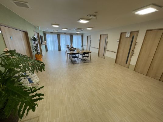 広々とした廊下
