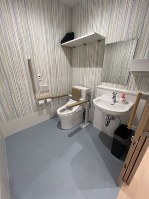 白い建物の外観