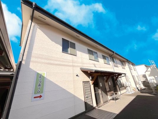 外観の建物と看板  