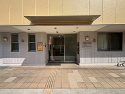 建物の正面玄関