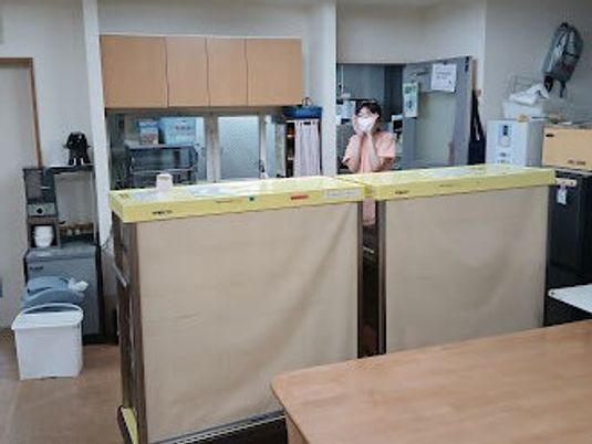 受付カウンターのある部屋  