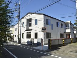 新築された建物の外観