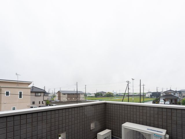 広がる建物の景色 バルコニー 外の景色が広がるバルコニーです。仕事の合間にリフレッシュするのに最適な空間です。