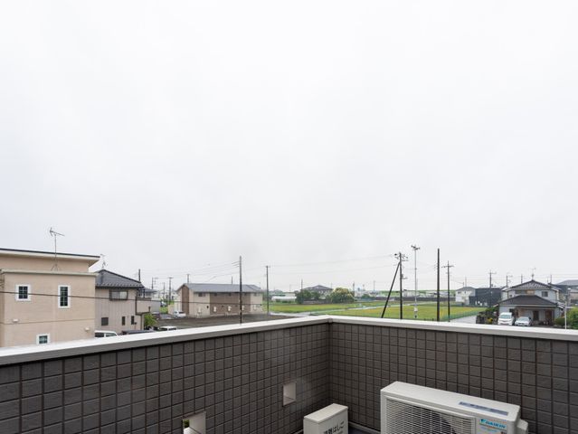 広がる建物の景色 バルコニー 外の景色が広がるバルコニーです。仕事の合間にリフレッシュするのに最適な空間です。