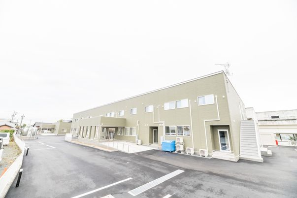 緑色の建物外観