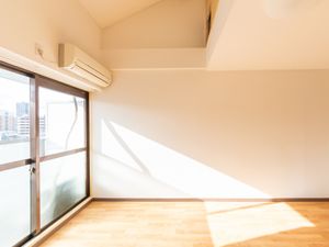 明るい日差しの居室