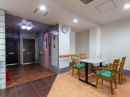 時計のある廊下